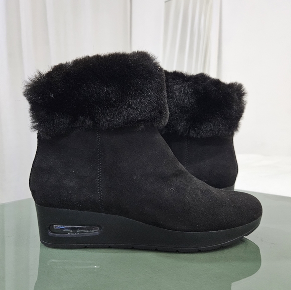 Dkny Abri Faux-Fur Wedge Booties in Black & Gold Women’s Size 7.5M - Picture 2 of 11